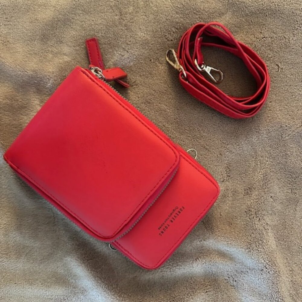 Forever Young Touch Screen Crossbody Organizer Purse, Red